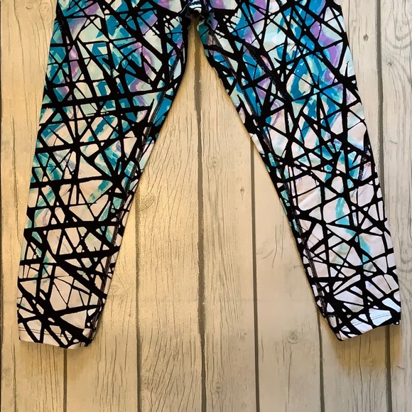 Calvin Klein Performance Capri Legging - Picture 3 of 11